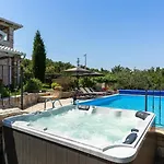别墅 Salvea With Heated Pool Montižana