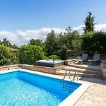 别墅 Salvea With Heated Pool *
