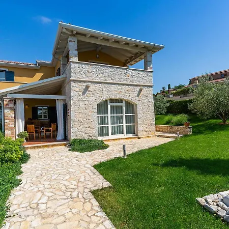 Villa Salvea With Heated Pool Montižana