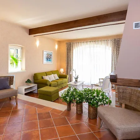 Villa Salvea With Heated Pool *