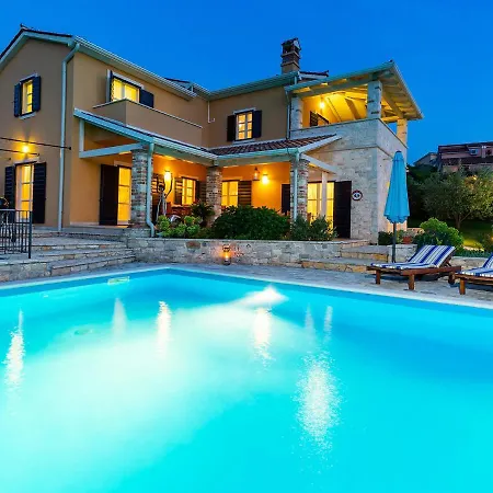 Salvea With Heated Pool Villa *