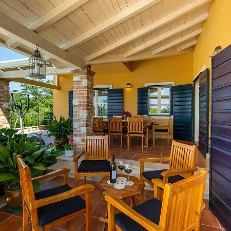 Villa Salvea With Heated Pool