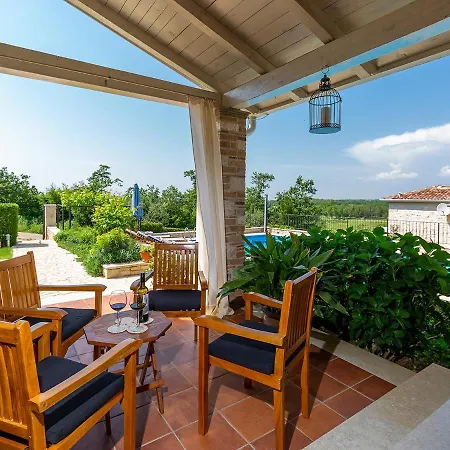 Salvea With Heated Pool Villa