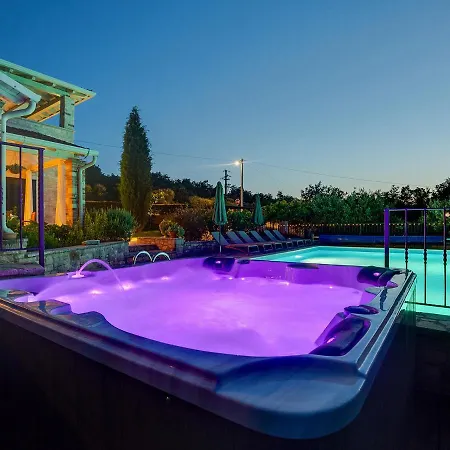 Salvea With Heated Pool Villa