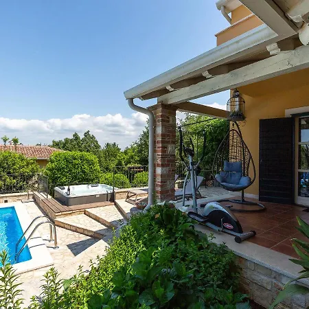 Salvea With Heated Pool Villa