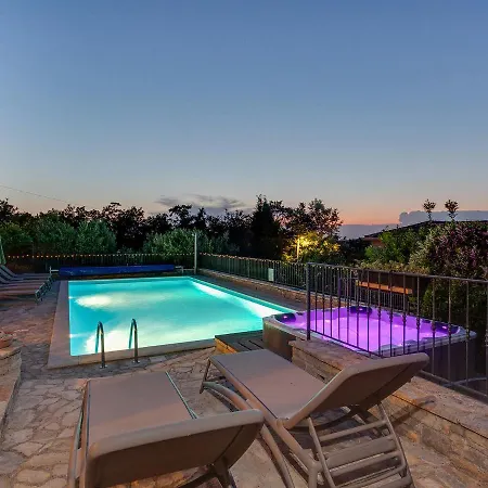 Villa Salvea With Heated Pool *