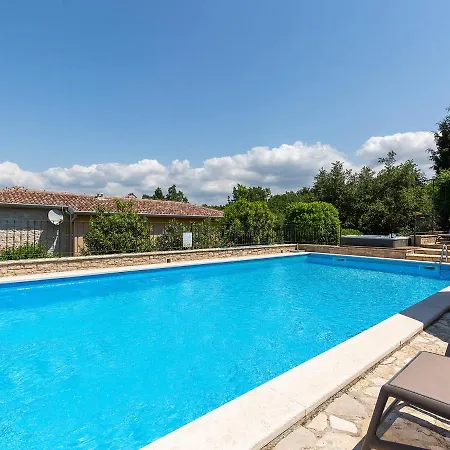 Salvea With Heated Pool Villa *