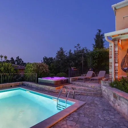 Villa Salvea With Heated Pool