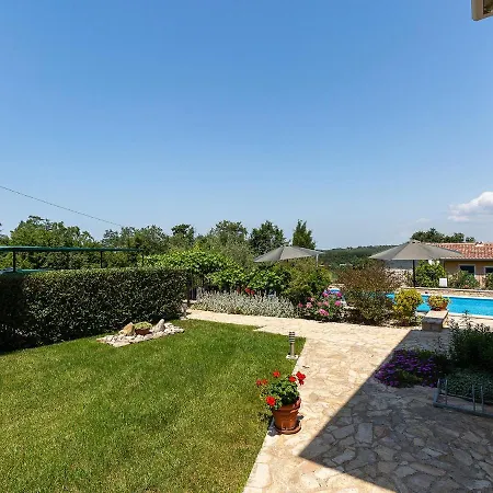 Salvea With Heated Pool