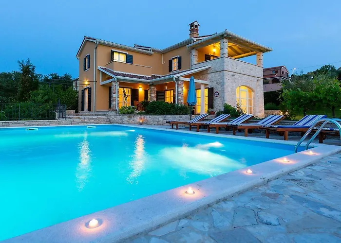 Salvea With Heated Pool Montižana