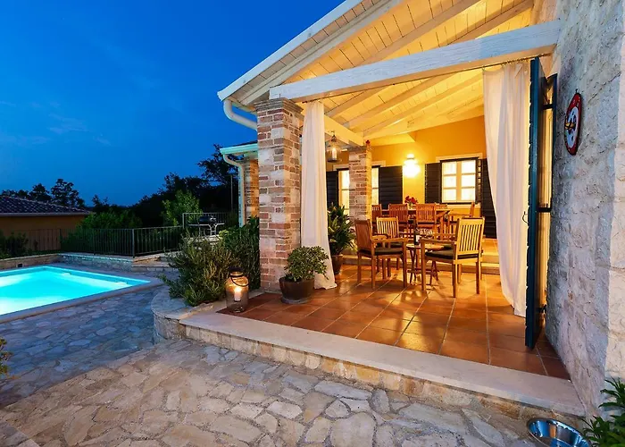 Villa Salvea With Heated Pool *