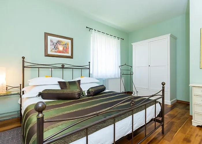 Salvea With Heated Pool Villa