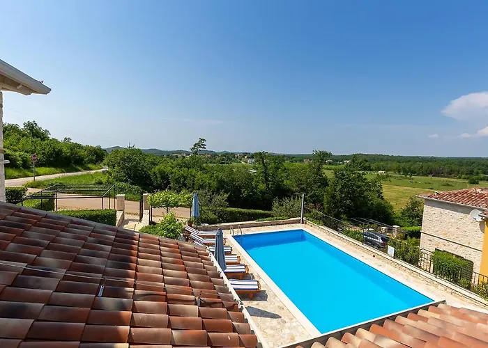 Villa Salvea With Heated Pool Montižana