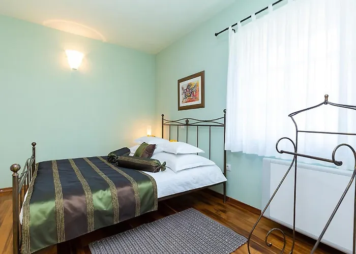 Salvea With Heated Pool *