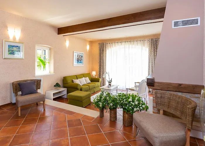 Villa Salvea With Heated Pool *