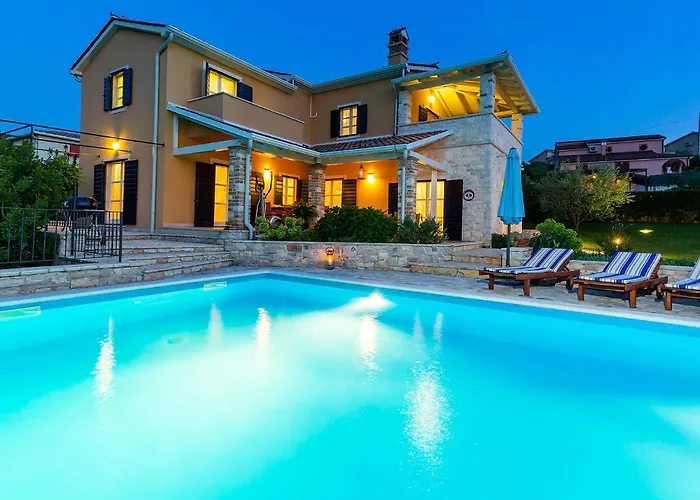 Salvea With Heated Pool Villa *