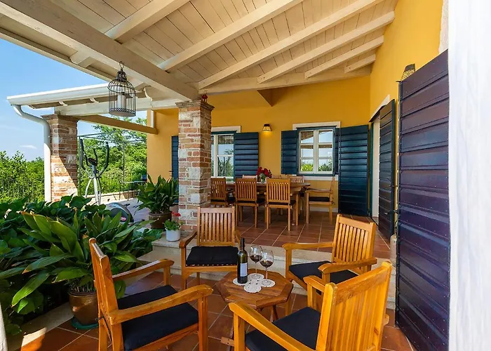 Villa Salvea With Heated Pool