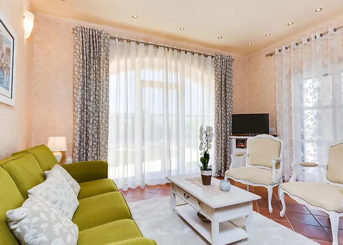 Villa Salvea With Heated Pool *