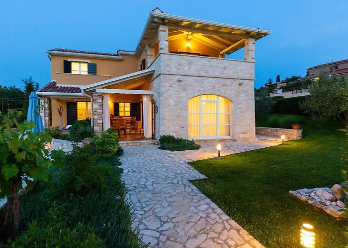 Salvea With Heated Pool Villa