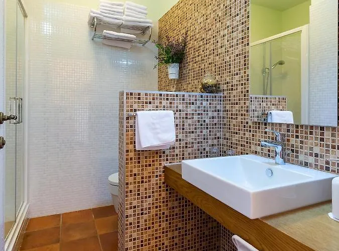 Salvea With Heated Pool *