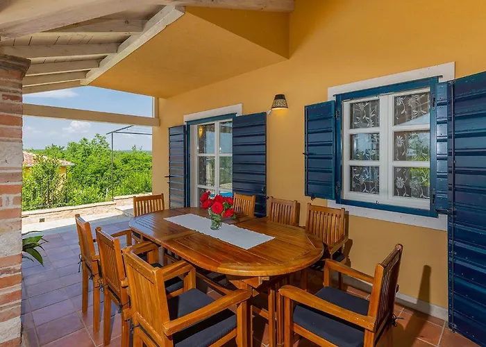 Villa Salvea With Heated Pool Montižana