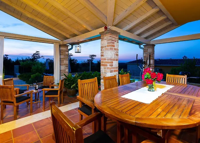 Salvea With Heated Pool Villa