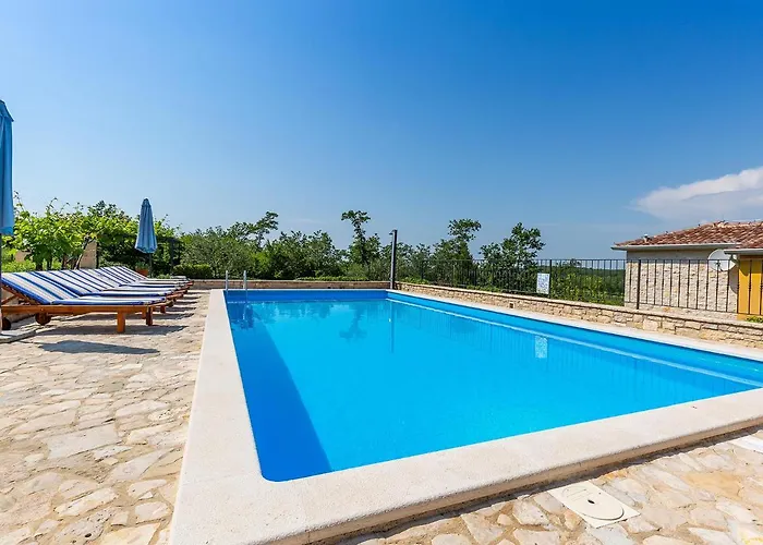 Salvea With Heated Pool Montižana