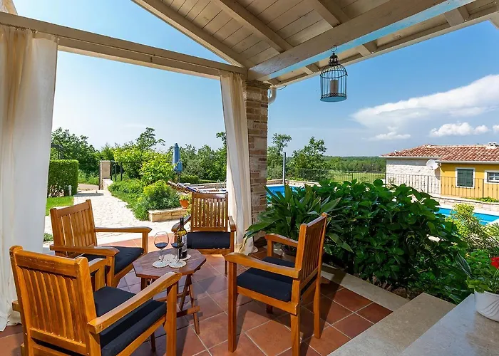 Salvea With Heated Pool Villa