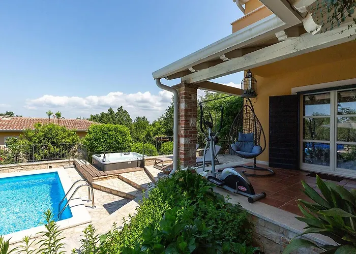 Salvea With Heated Pool Villa