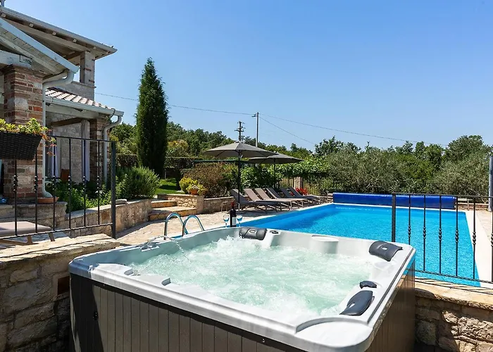 Villa Salvea With Heated Pool Montižana