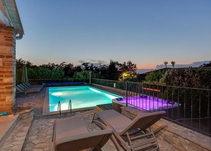 Villa Salvea With Heated Pool *