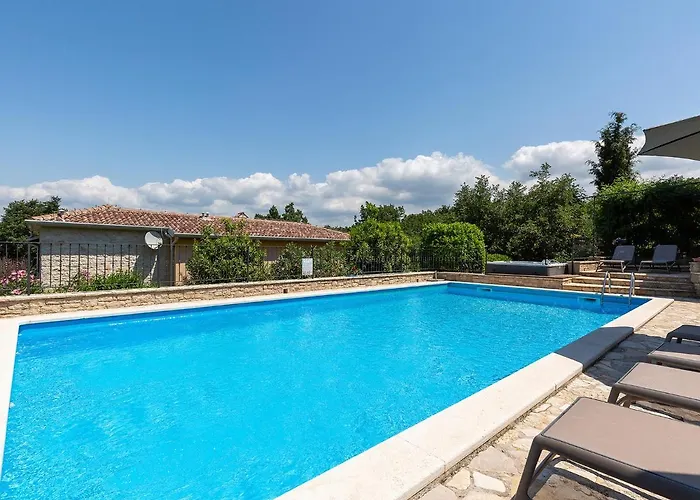 Salvea With Heated Pool Villa *