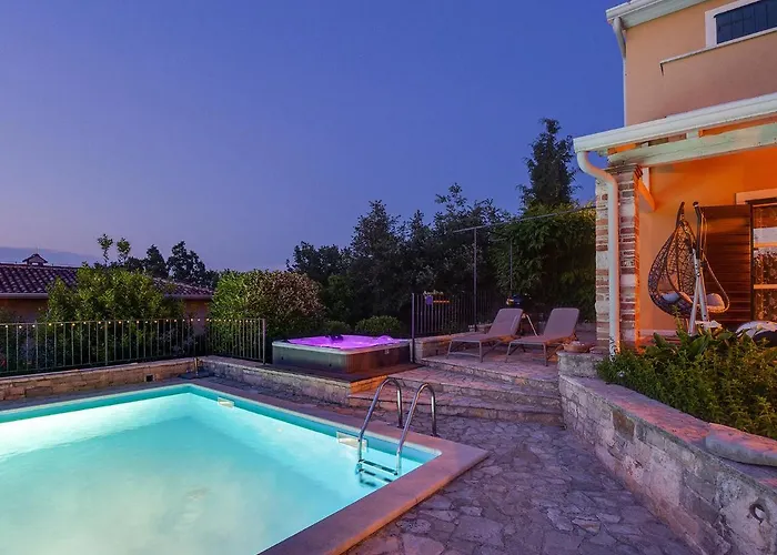 Villa Salvea With Heated Pool