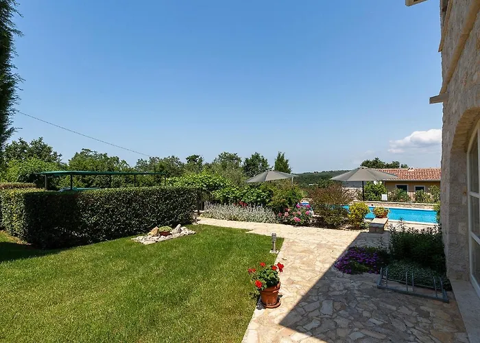 Salvea With Heated Pool