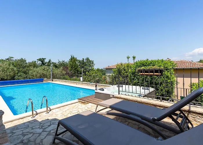 Villa Salvea With Heated Pool *