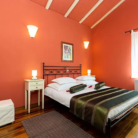 Salvea With Heated Pool