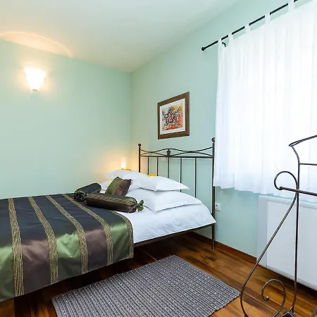 Salvea With Heated Pool *