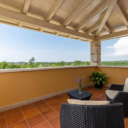 Salvea With Heated Pool ヴィラ Montižana