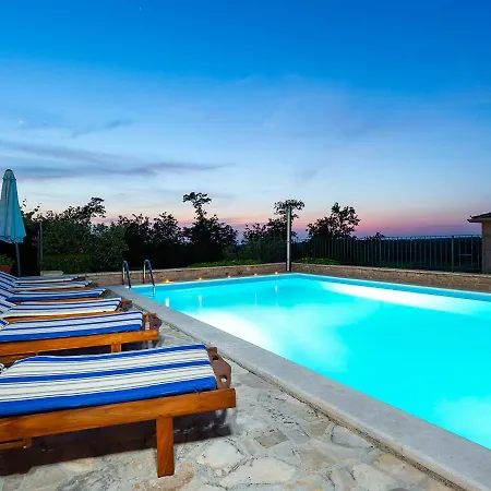 Salvea With Heated Pool ヴィラ Montižana