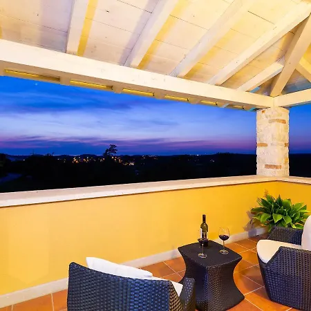 Salvea With Heated Pool Montižana