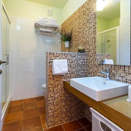 Salvea With Heated Pool *