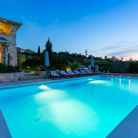 Villa Salvea With Heated Pool