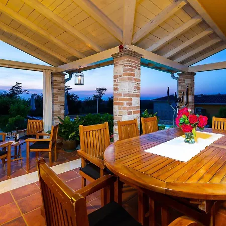 Salvea With Heated Pool Villa