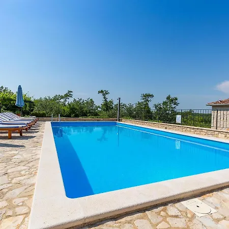 Salvea With Heated Pool Montižana