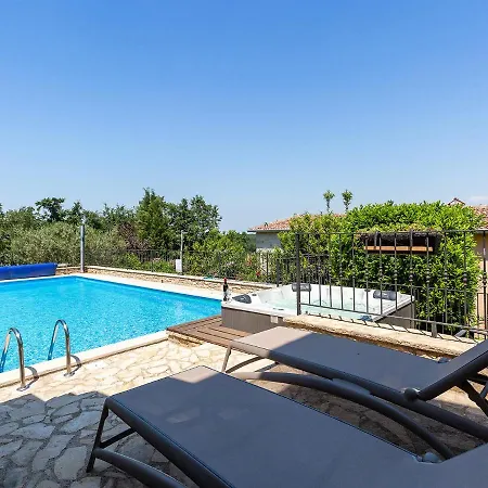 ヴィラ Salvea With Heated Pool *